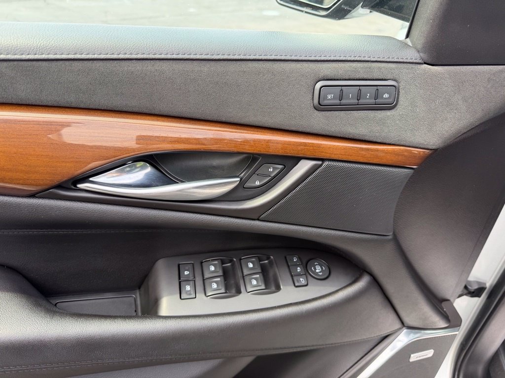 Used 2020 Cadillac Escalade Luxury AWD/4WD image 15