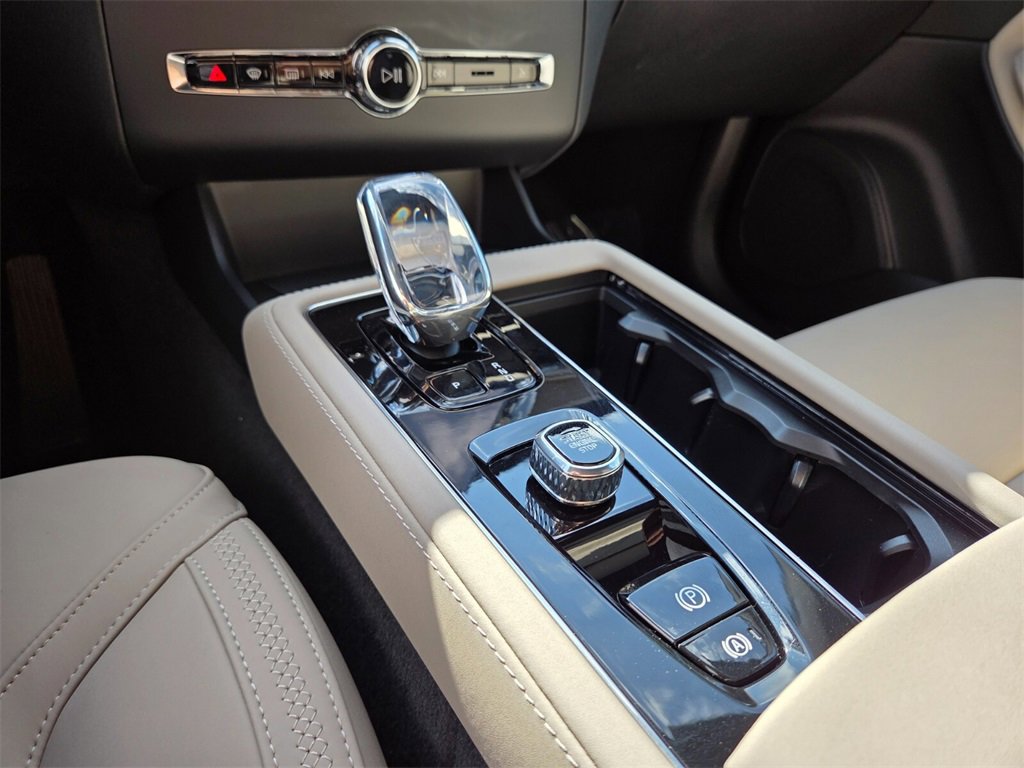 New 2026 Volvo XC90 T8 Plus image 28