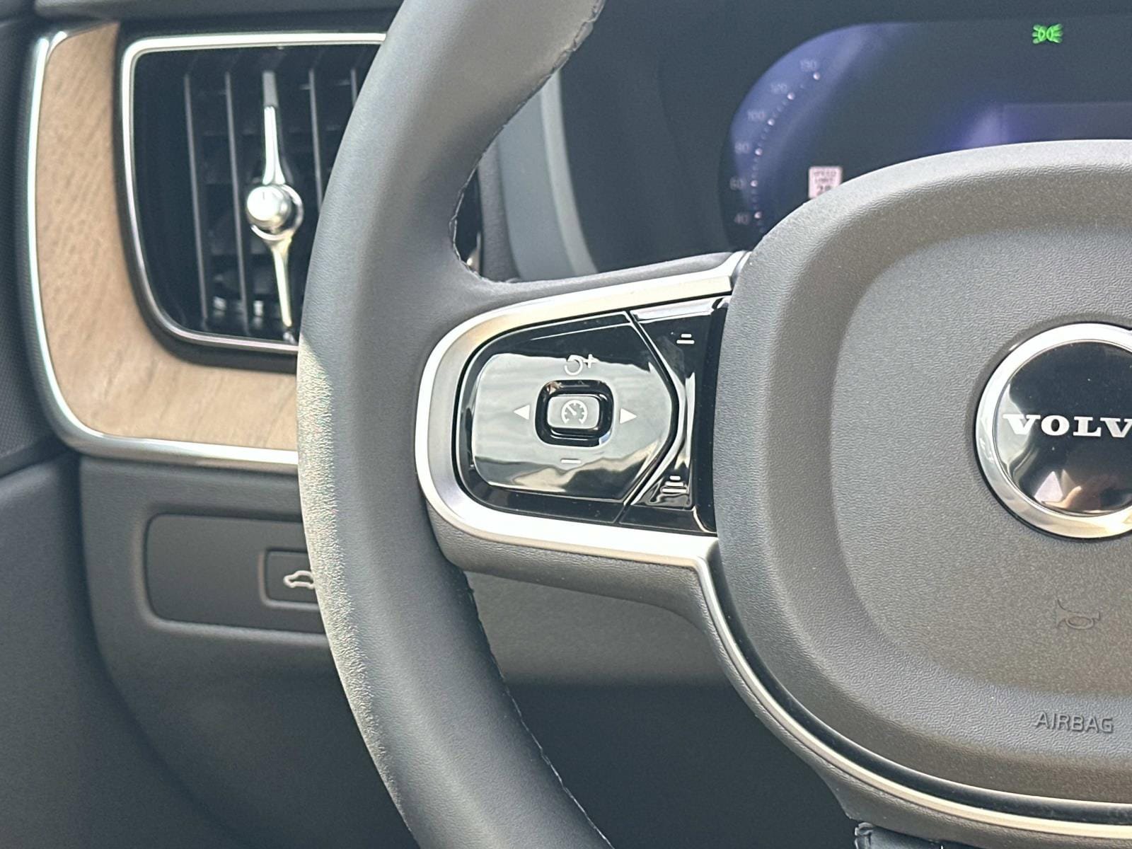 New 2026 Volvo XC60 B5 Core w/ Climate Package AWD/4WD image 8