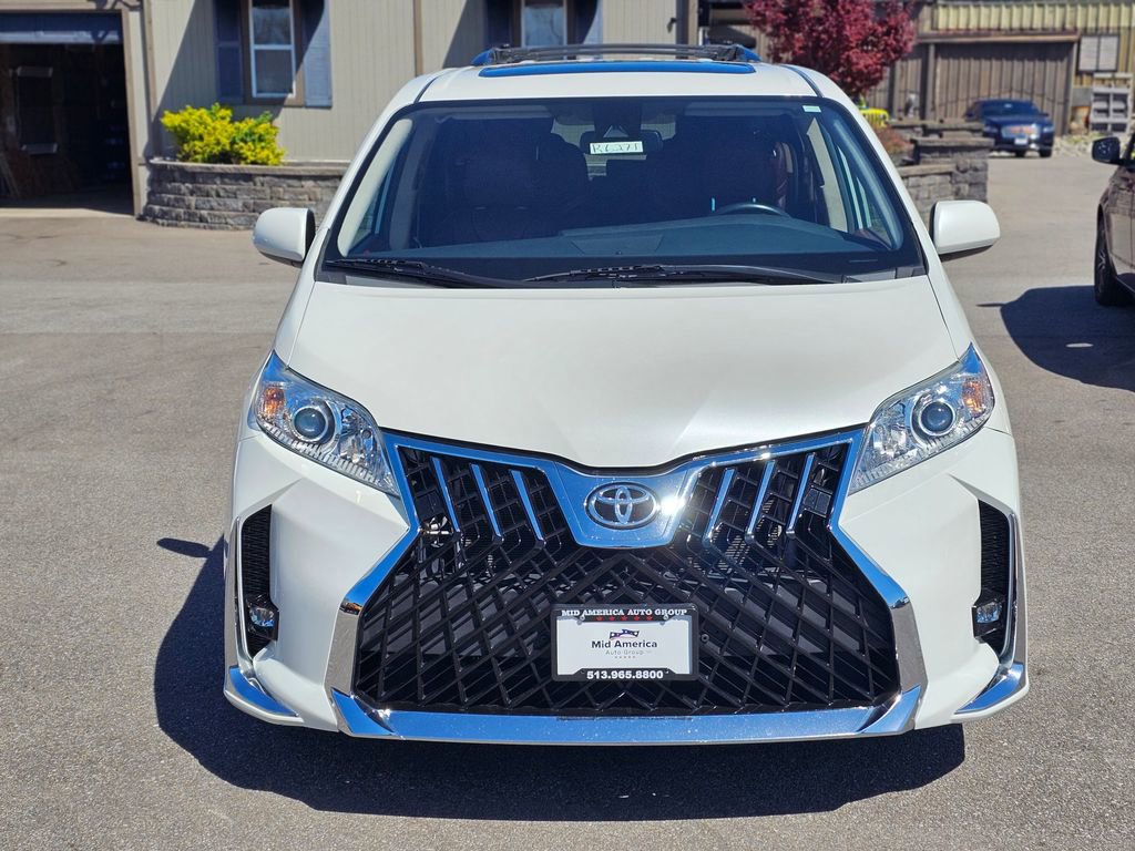 Used 2019 Toyota Sienna XLE w/ XLE Navigation Package image 9