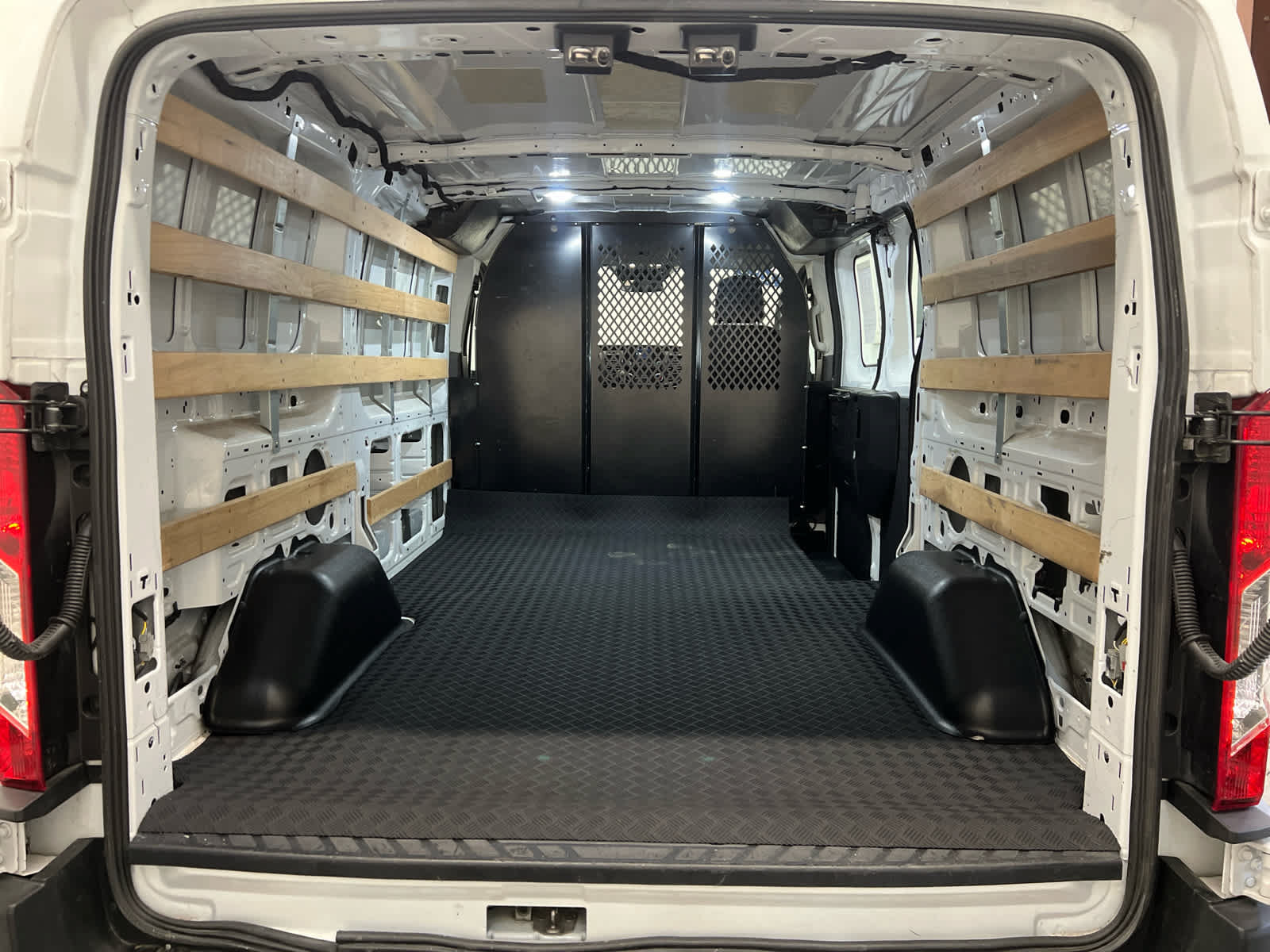 Used 2022 Ford Transit 250 Low Roof w/ Exterior Upgrade Package RWD image 27