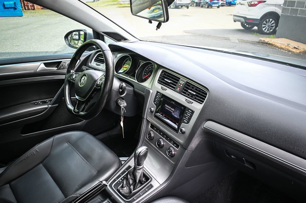 Used 2015 Volkswagen Golf SE FWD image 18
