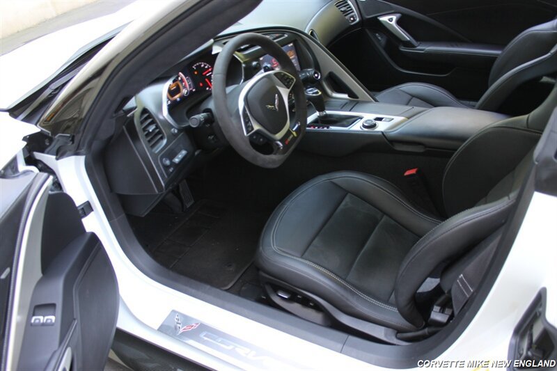 Used 2015 Chevrolet Corvette Z06 w/ 3LZ Preferred Equipment Group RWD image 37
