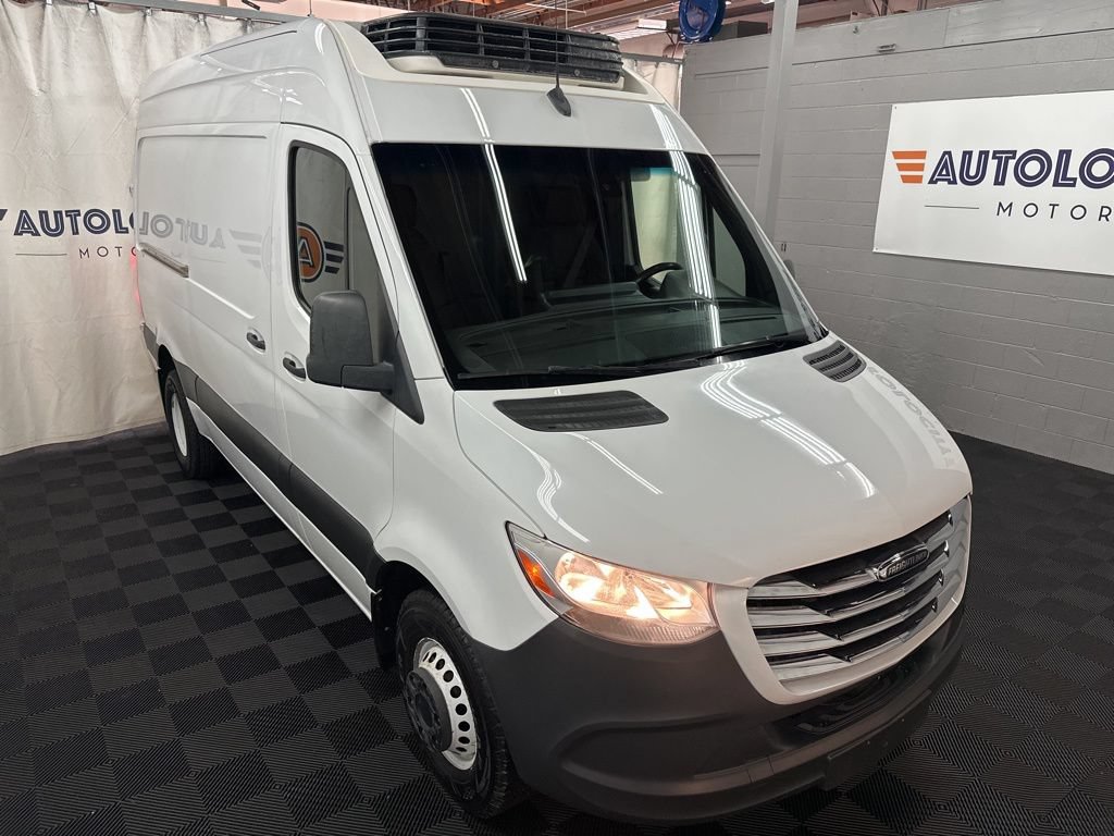 Used 2019 Freightliner Sprinter 144 RWD image 3