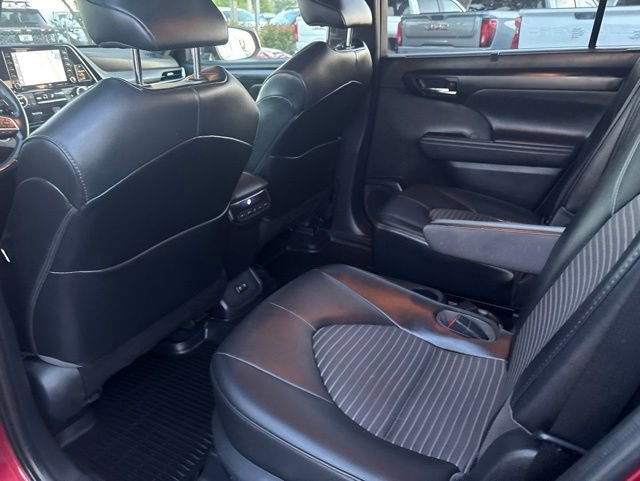 Used 2021 Toyota Highlander XSE AWD/4WD image 29