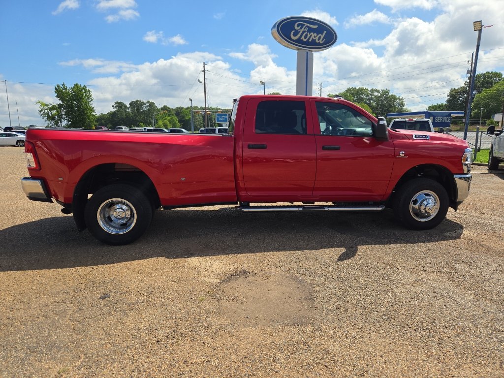 Used 2024 RAM 3500 Tradesman w/ Chrome Appearance Group AWD/4WD image 5