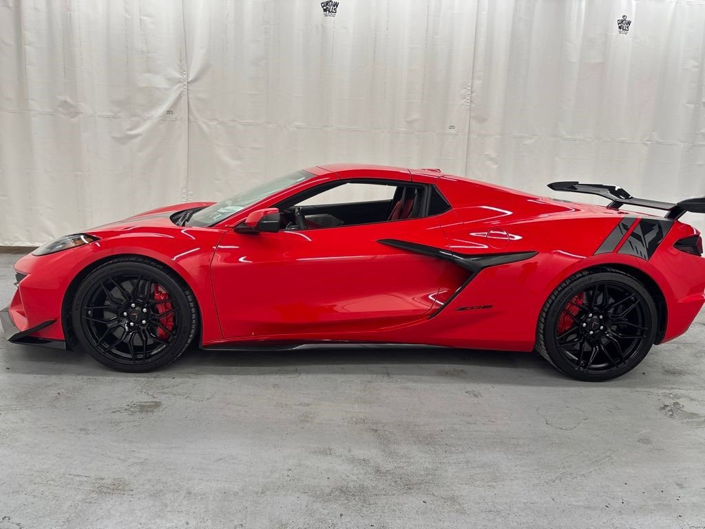 Certified 2023 Chevrolet Corvette Z06 w/ Z07 Performance Package image 3