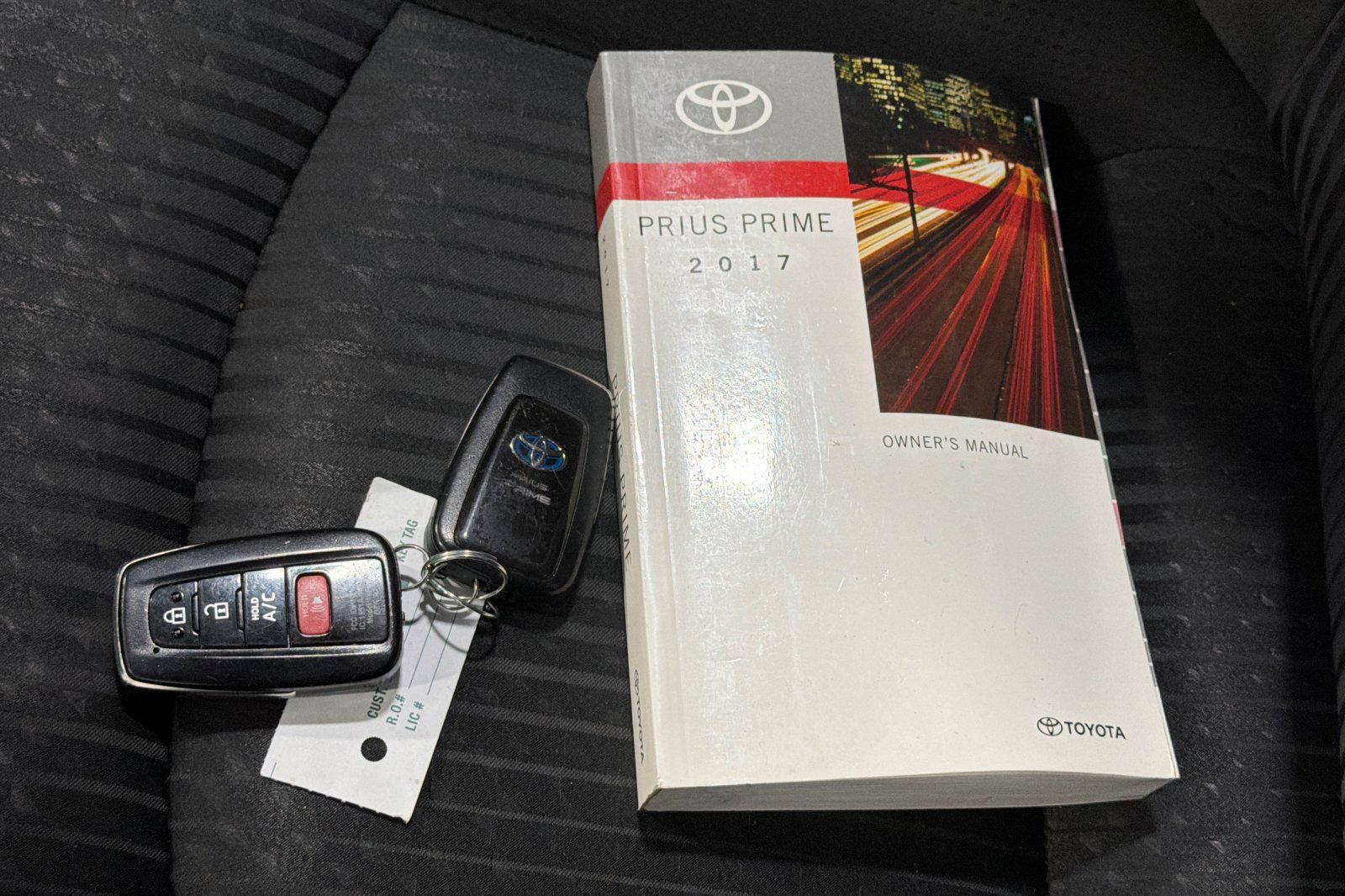 Used 2017 Toyota Prius Prime Plus FWD image 4