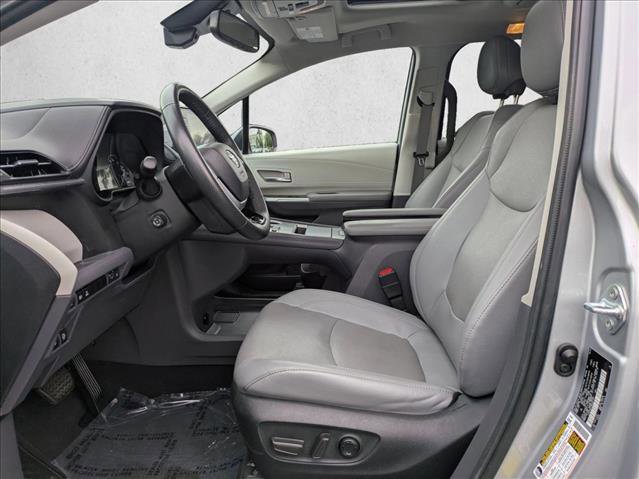 Certified 2022 Toyota Sienna Limited image 17