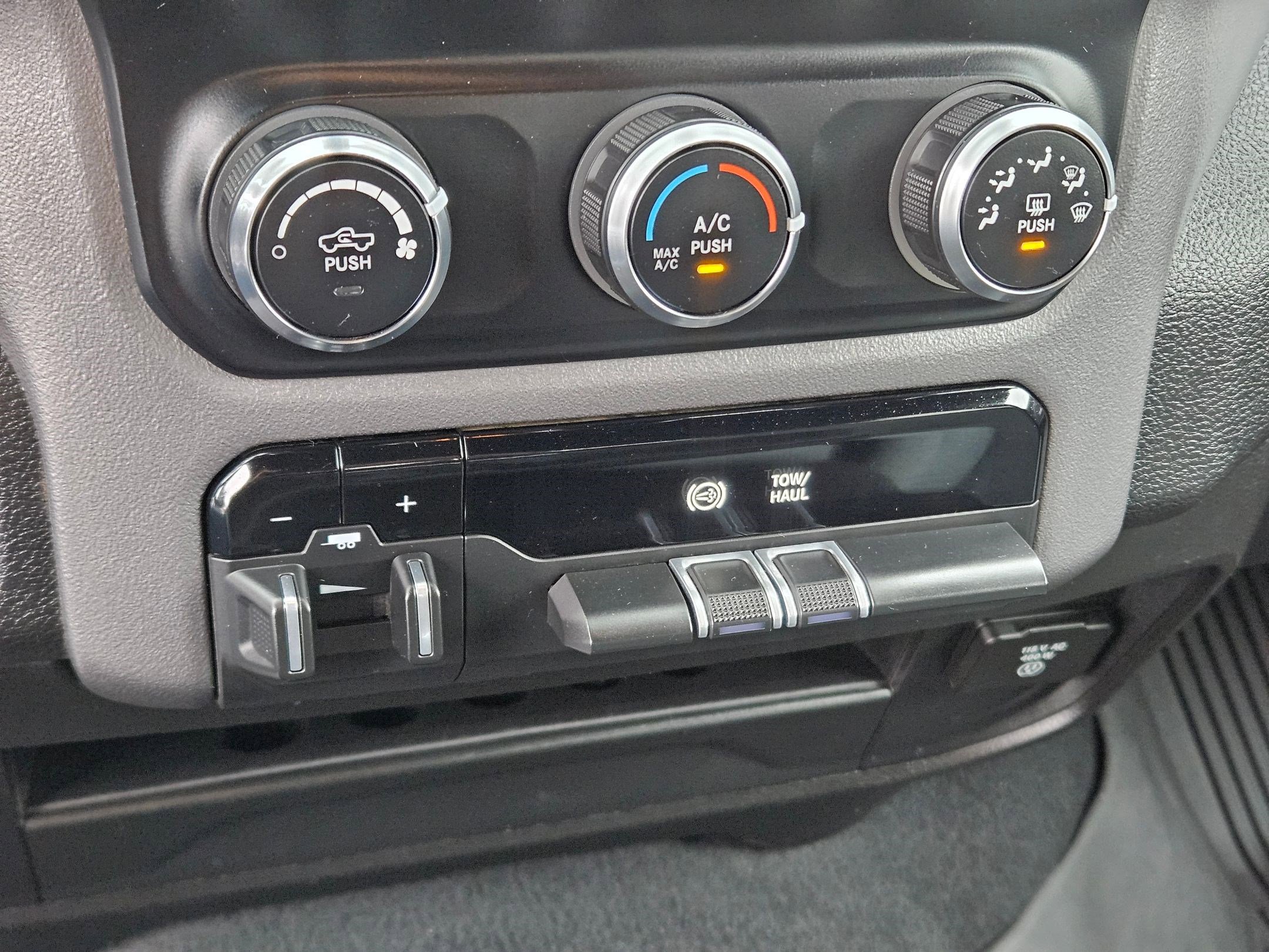 Used 2023 RAM 2500 Big Horn w/ Cold Weather Group AWD/4WD image 27