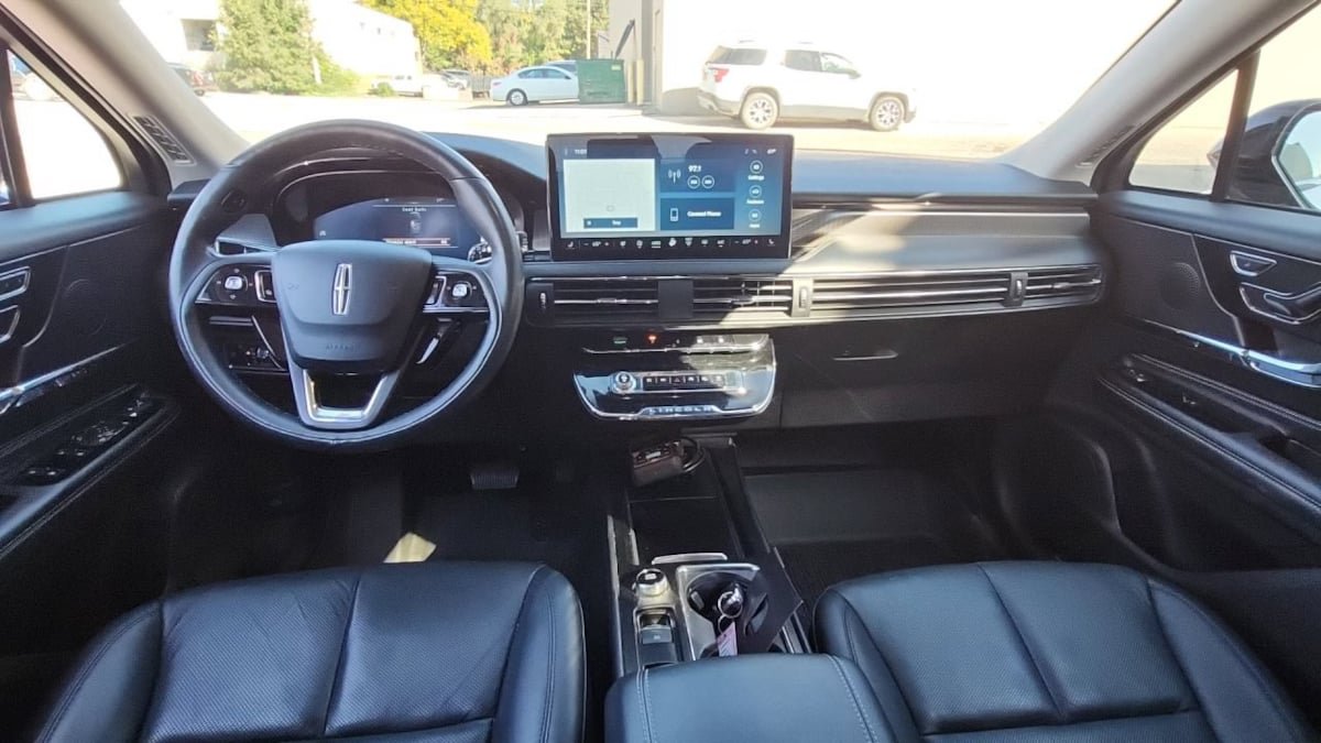 Used 2023 Lincoln Corsair Reserve w/ Equipment Group 201A AWD/4WD image 8