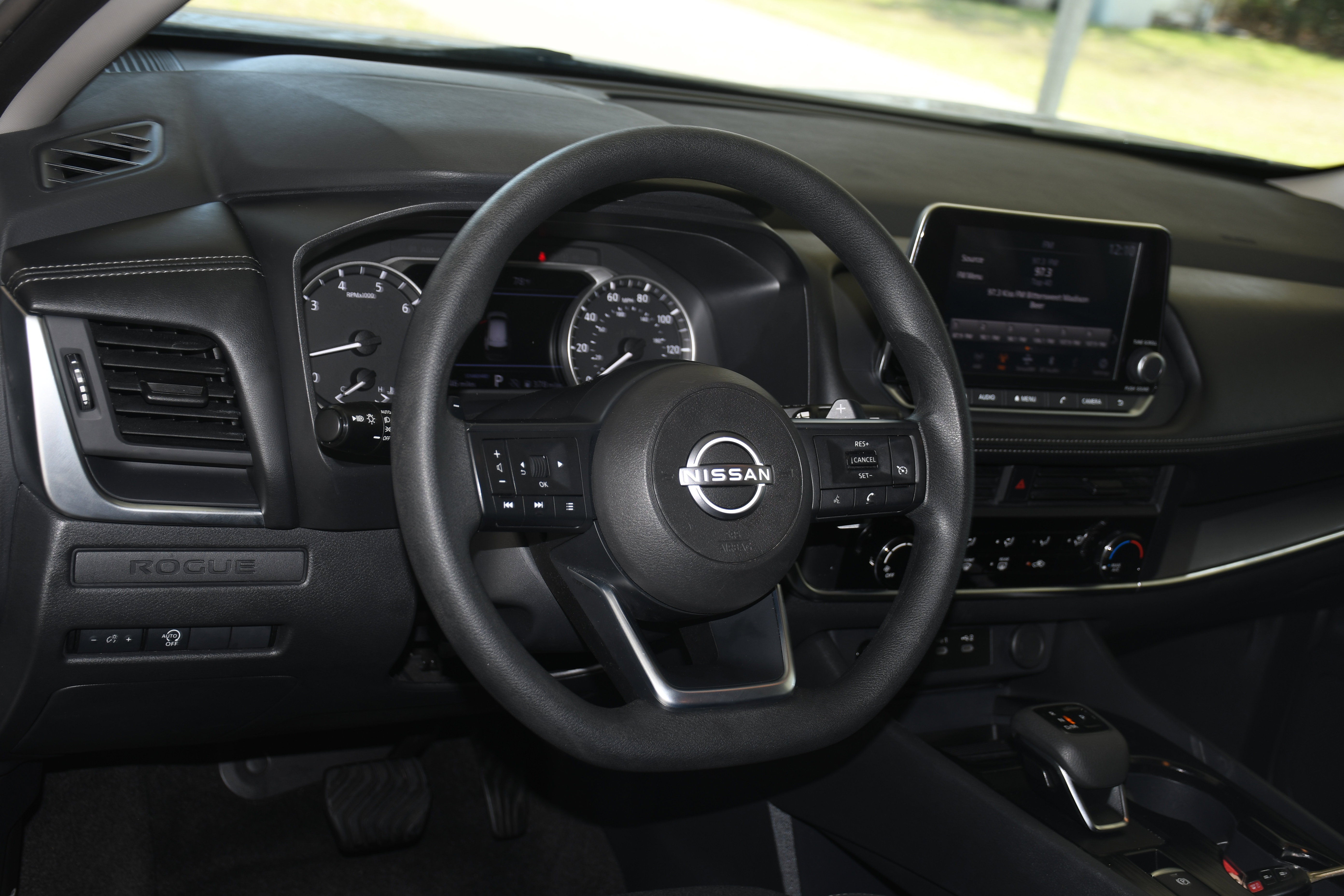 Used 2024 Nissan Rogue S image 8