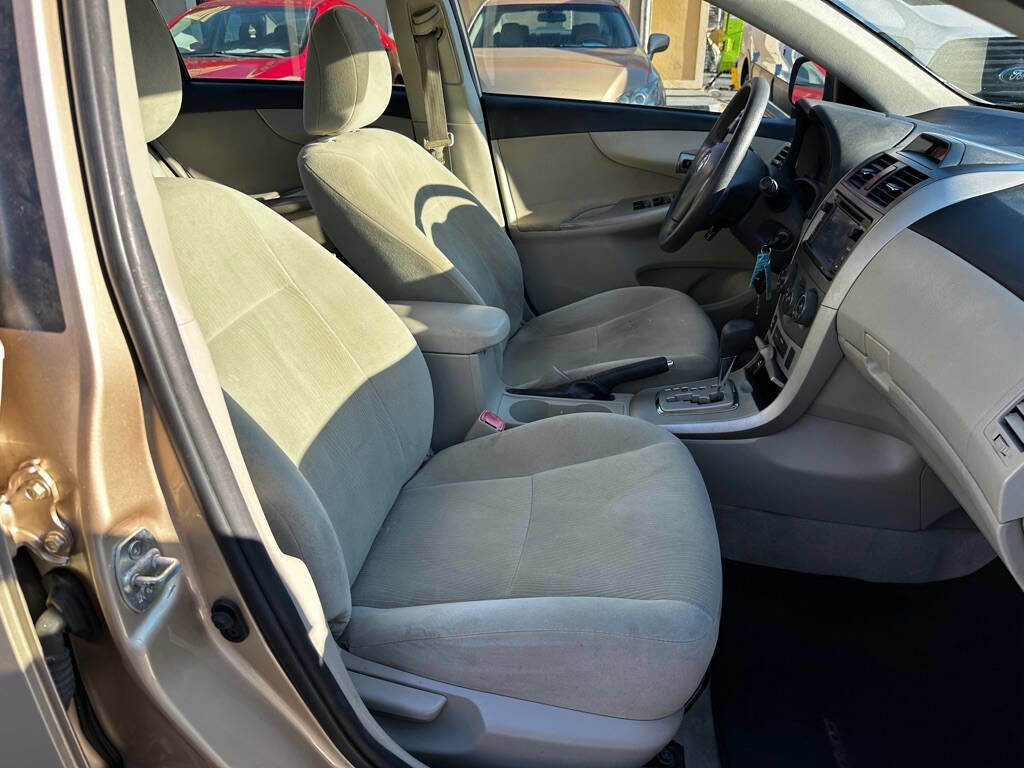 Used 2013 Toyota Corolla LE image 10