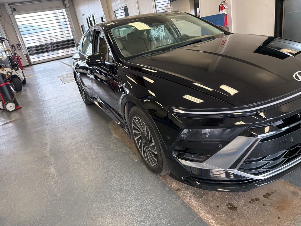 Certified 2025 Hyundai Sonata Limited FWD image 1