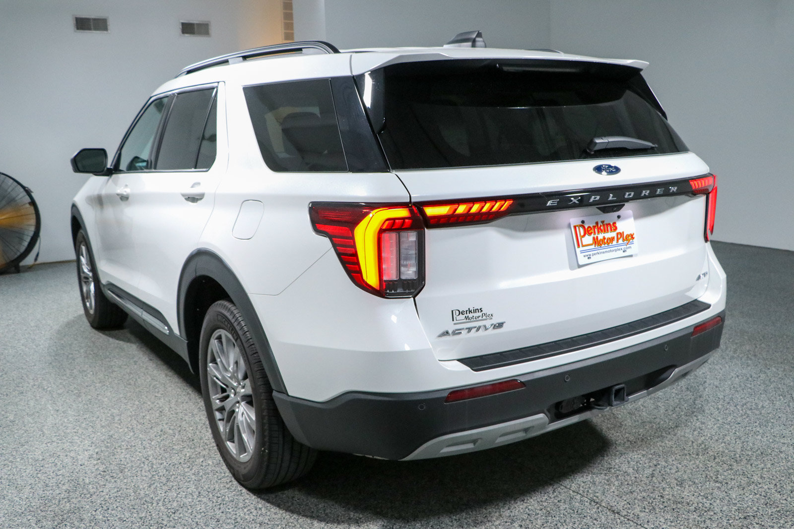 Used 2025 Ford Explorer Active w/ Active Comfort Package AWD/4WD image 9