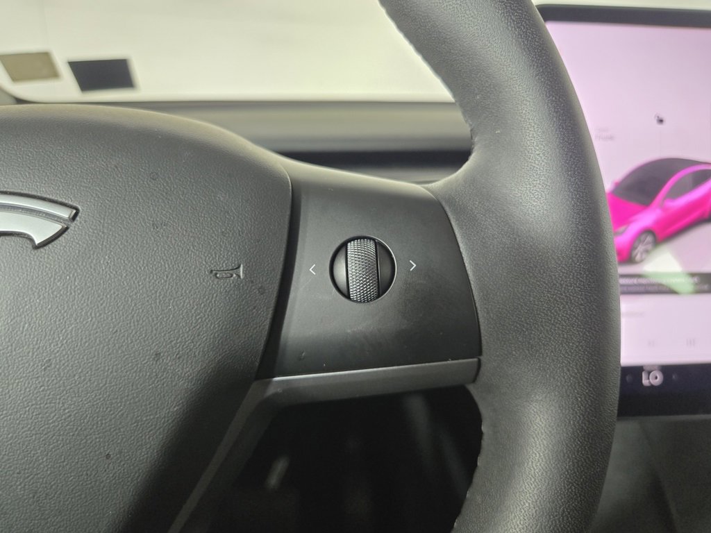 Used 2022 Tesla Model Y Long Range image 21