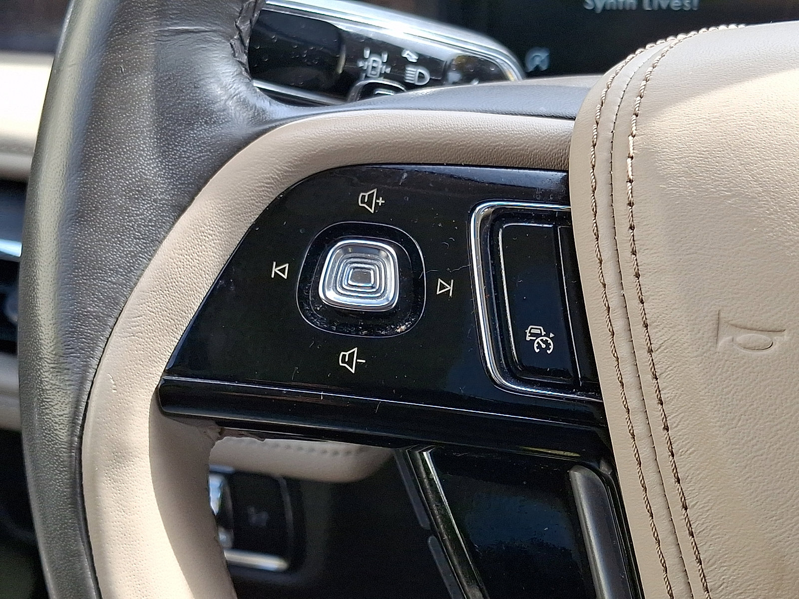 Used 2023 Lincoln Aviator Reserve w/ Equipment Group 201A image 22