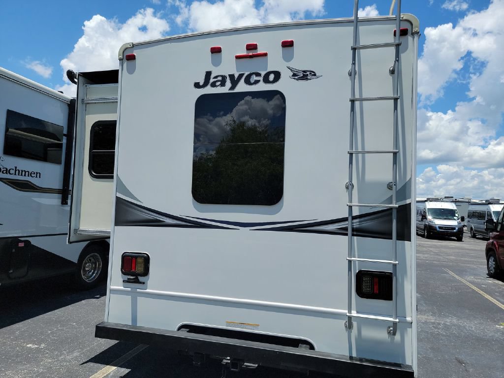 Used 2018 Ford E-450 and Econoline 450 Super Duty w/ Motorhome Prep Package RWD image 4