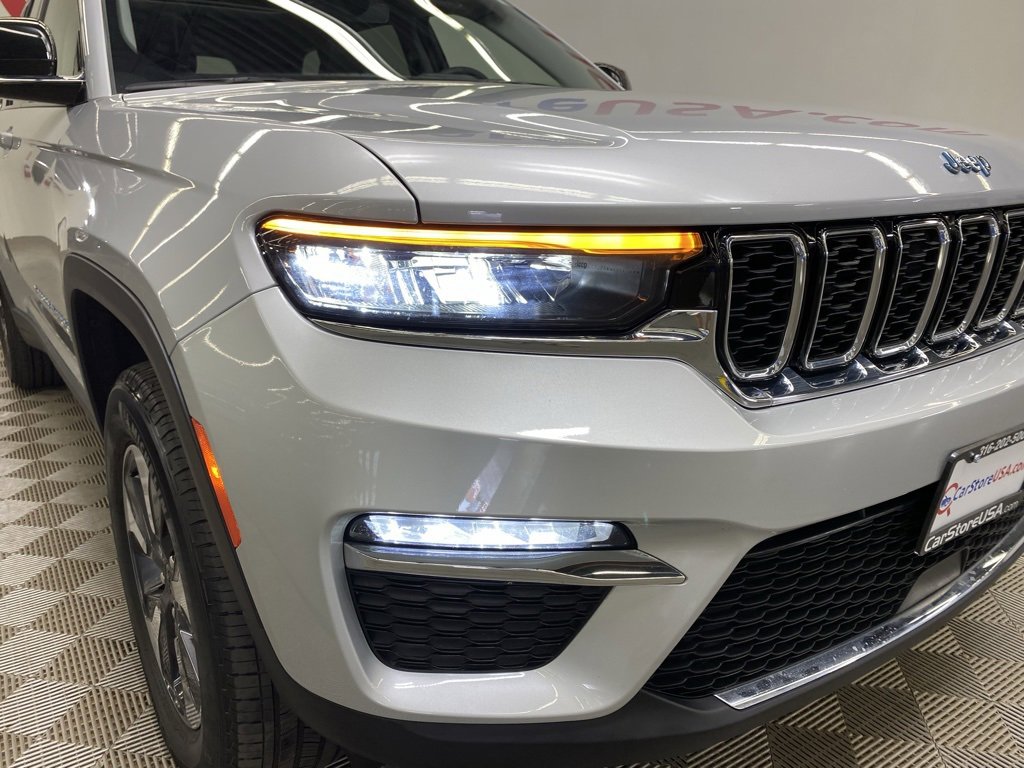 Used 2023 Jeep Grand Cherokee 4WD 4xe image 2