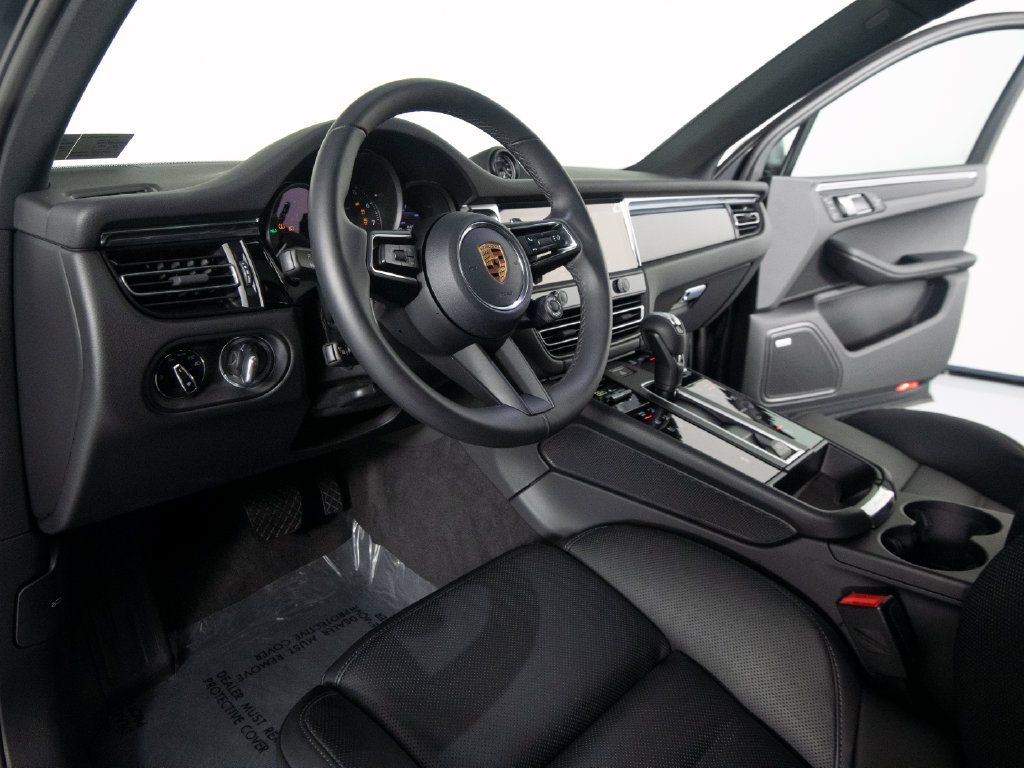 Certified 2026 Porsche Macan AWD/4WD image 16