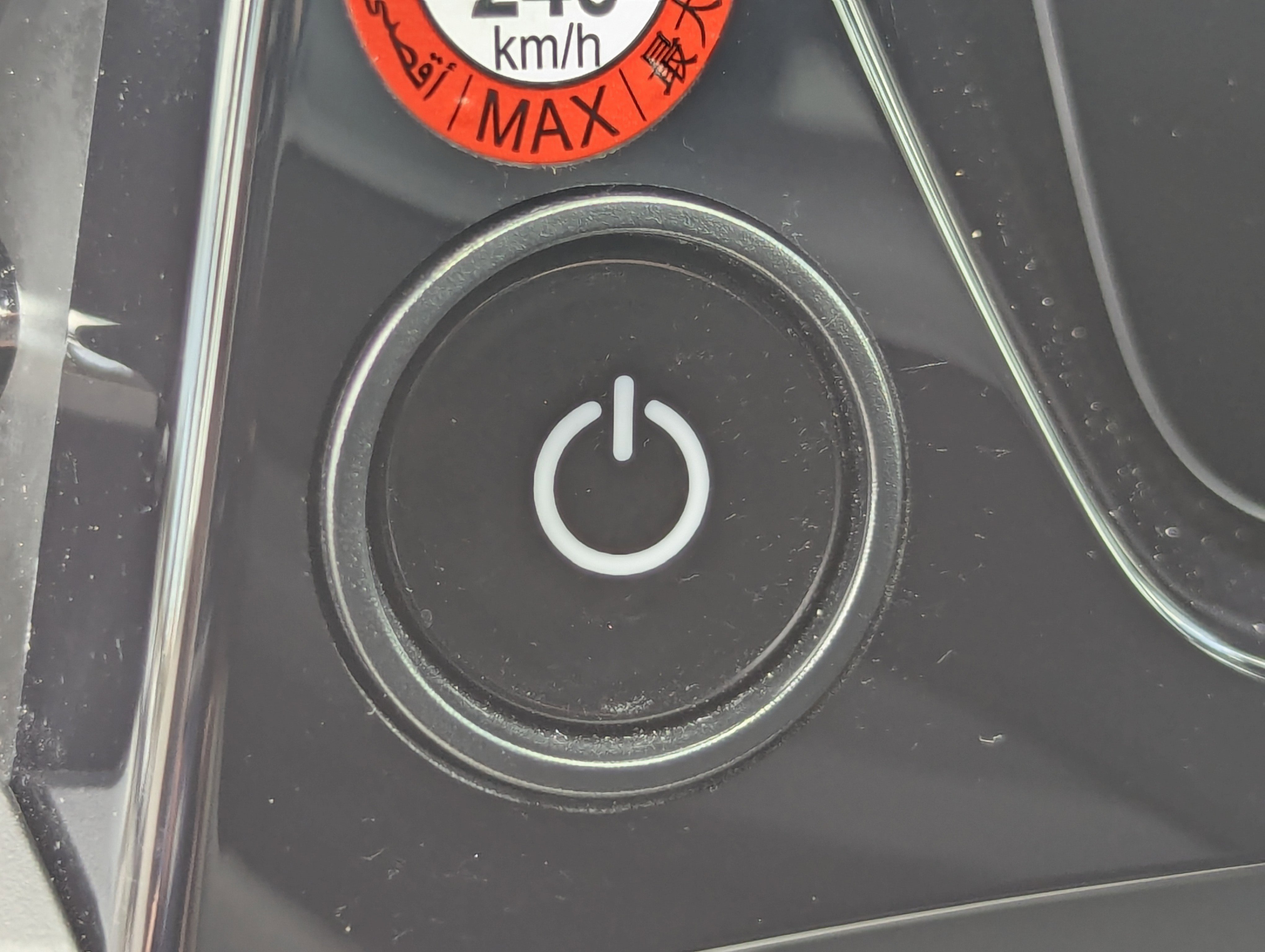 Certified 2025 Porsche Macan Electric RWD image 33