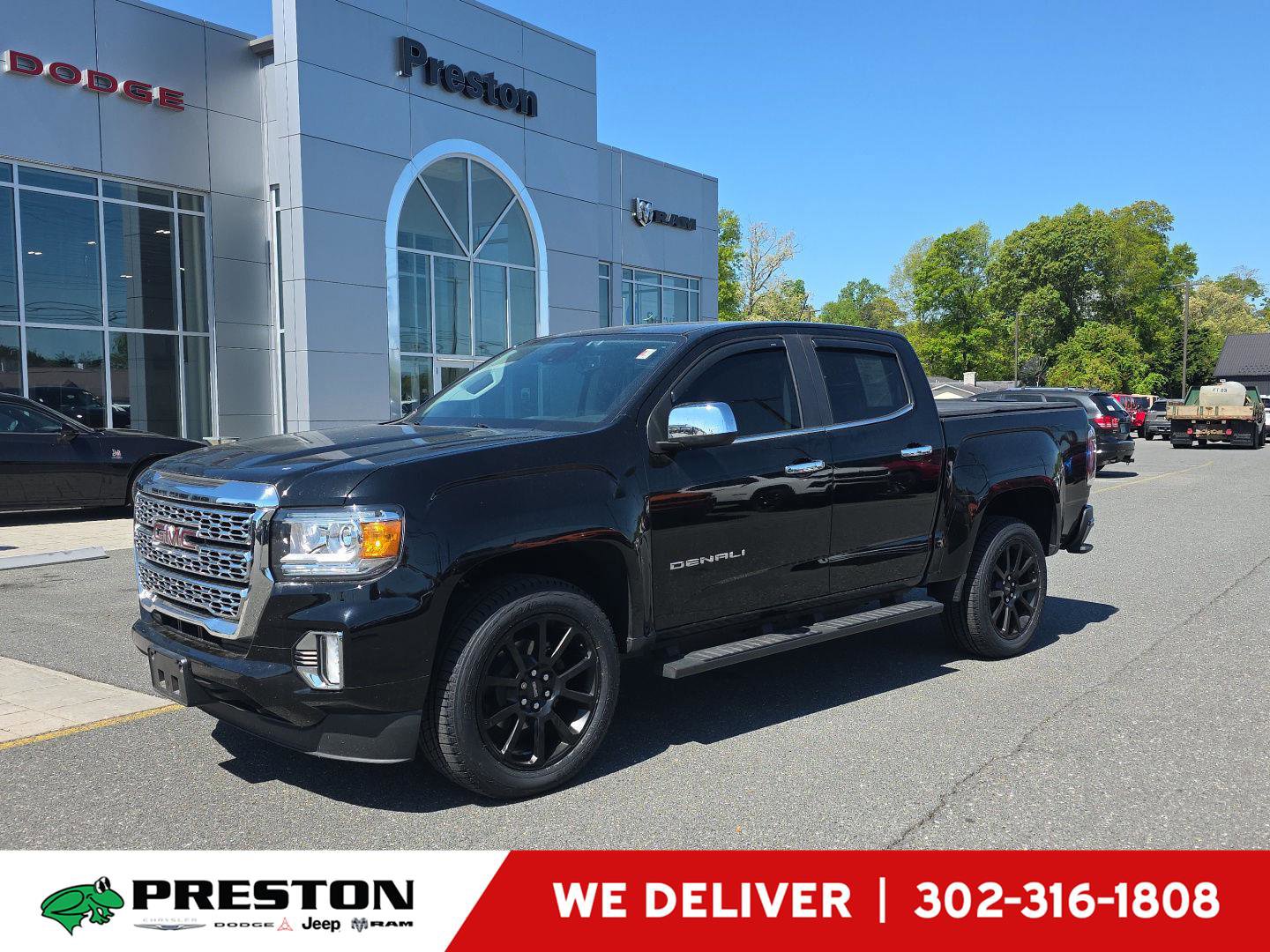 Used 2022 GMC Canyon Denali w/ Denali Black Edition Package AWD/4WD image 1