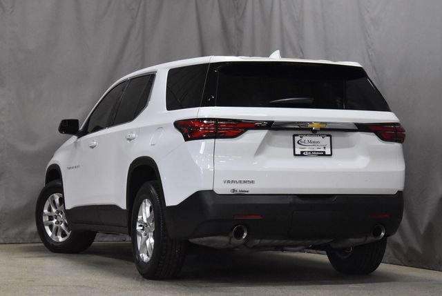 Used 2022 Chevrolet Traverse LS image 2
