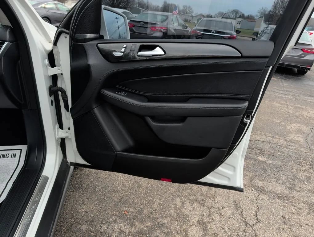 Used 2017 Mercedes-Benz GLE 550e image 21