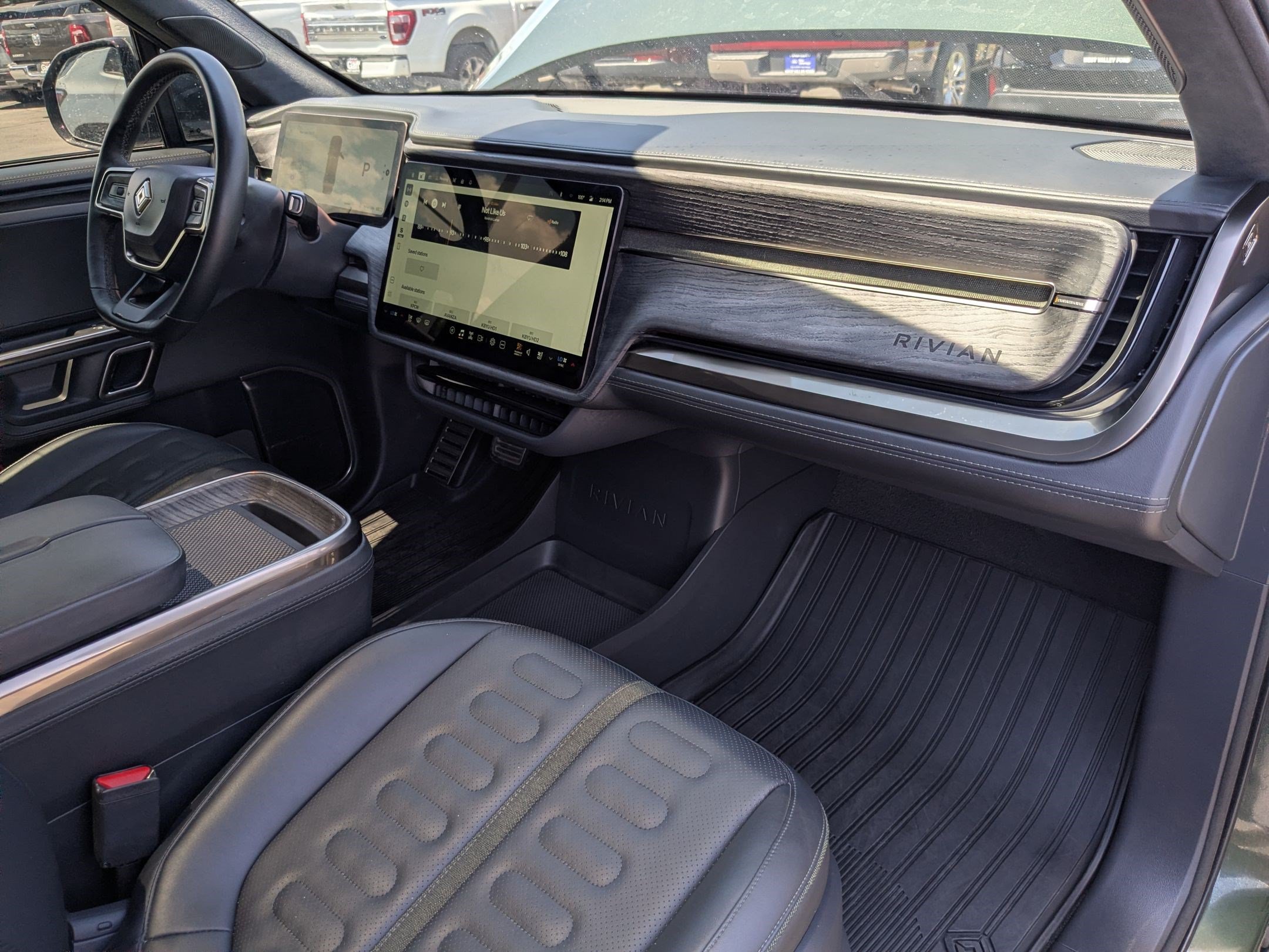 Used 2022 Rivian R1T Adventure AWD/4WD image 32