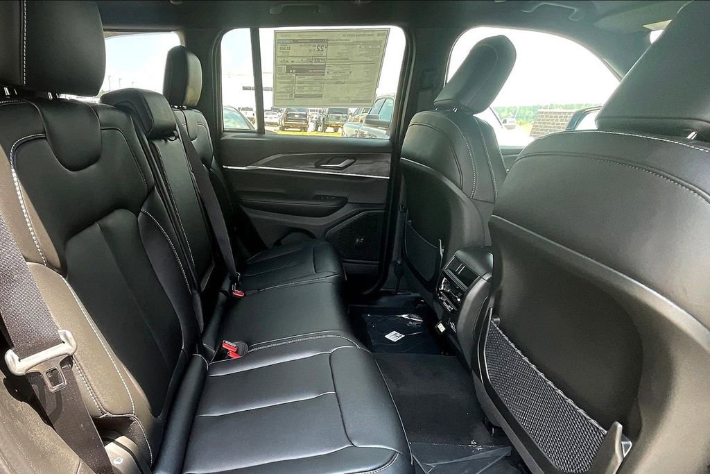 New 2025 Jeep Grand Cherokee Limited image 23