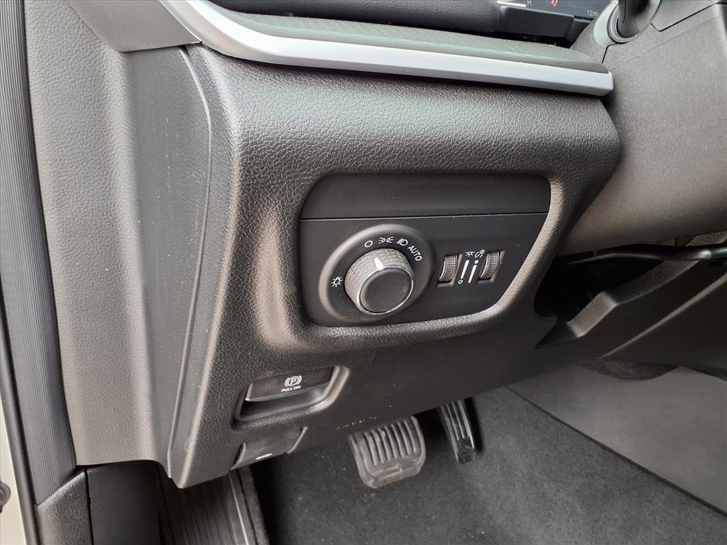 New 2025 Jeep Grand Cherokee Laredo X image 15