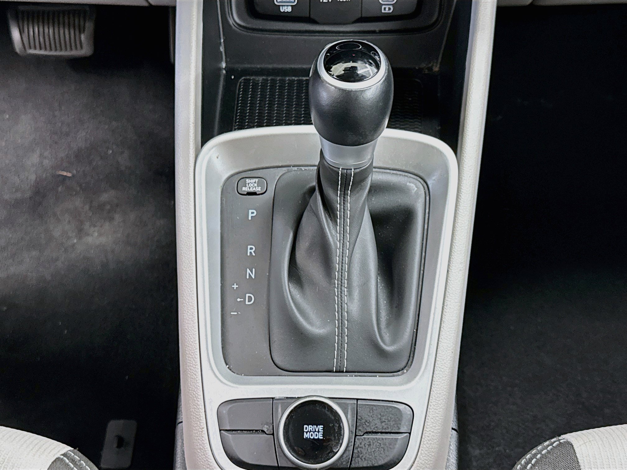 Used 2025 Hyundai Venue SEL FWD image 24