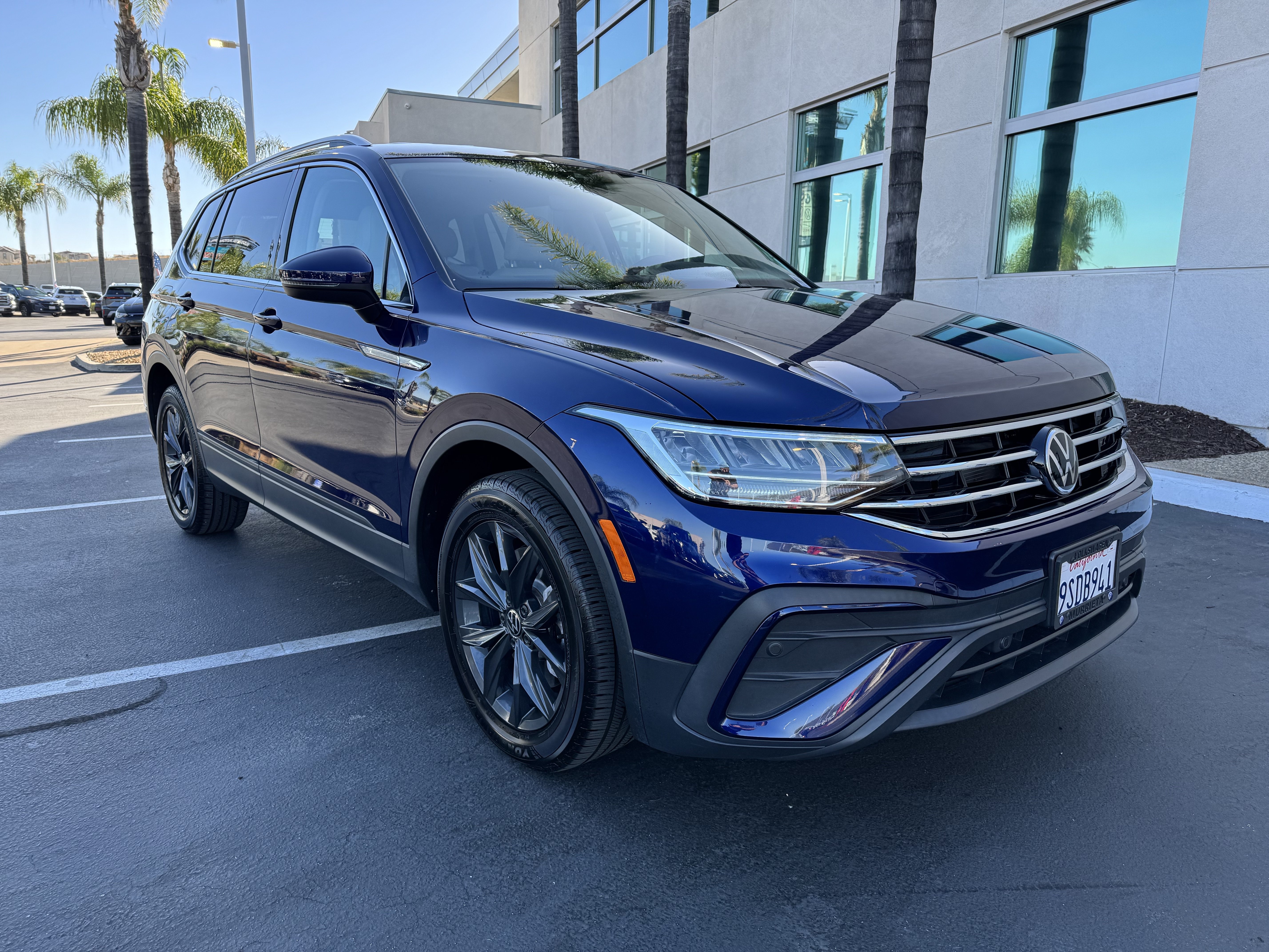 Certified 2024 Volkswagen Tiguan SE FWD image 2