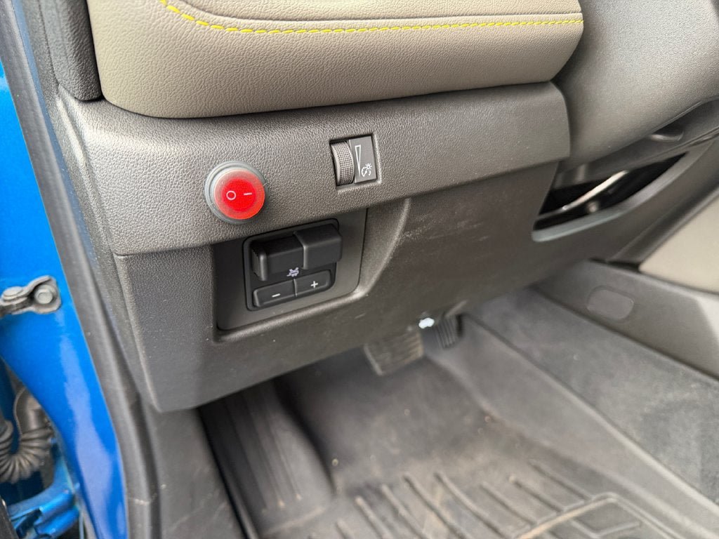 Used 2024 Chevrolet Colorado ZR2 w/ Technology Package AWD/4WD image 19