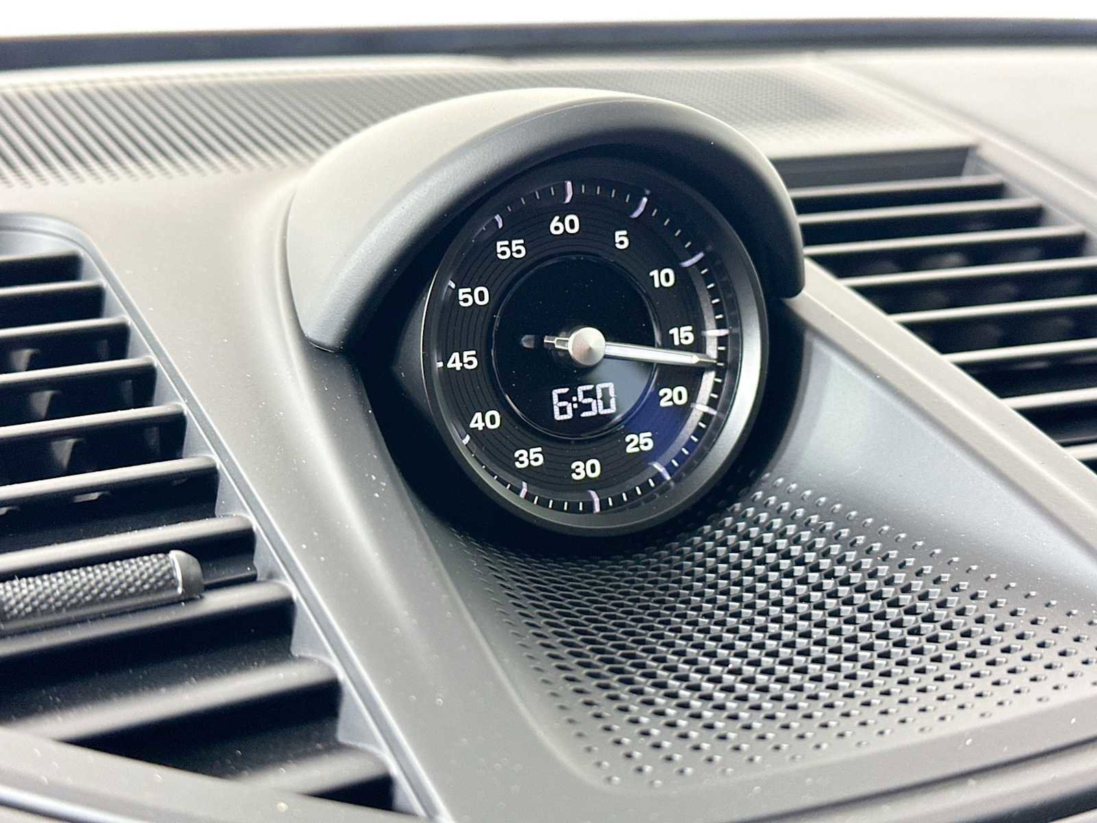 New 2025 Porsche Panamera 4 image 16