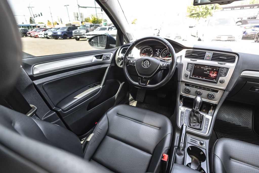 Used 2016 Volkswagen Golf SE w/ Lighting Package FWD image 19