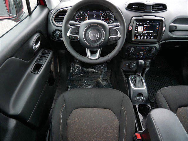 Used 2023 Jeep Renegade Latitude image 10