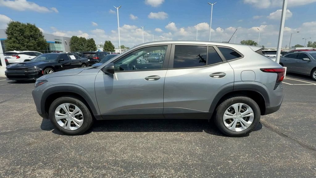 Used 2024 Chevrolet Trax LS w/ Driver Confidence Package FWD image 5