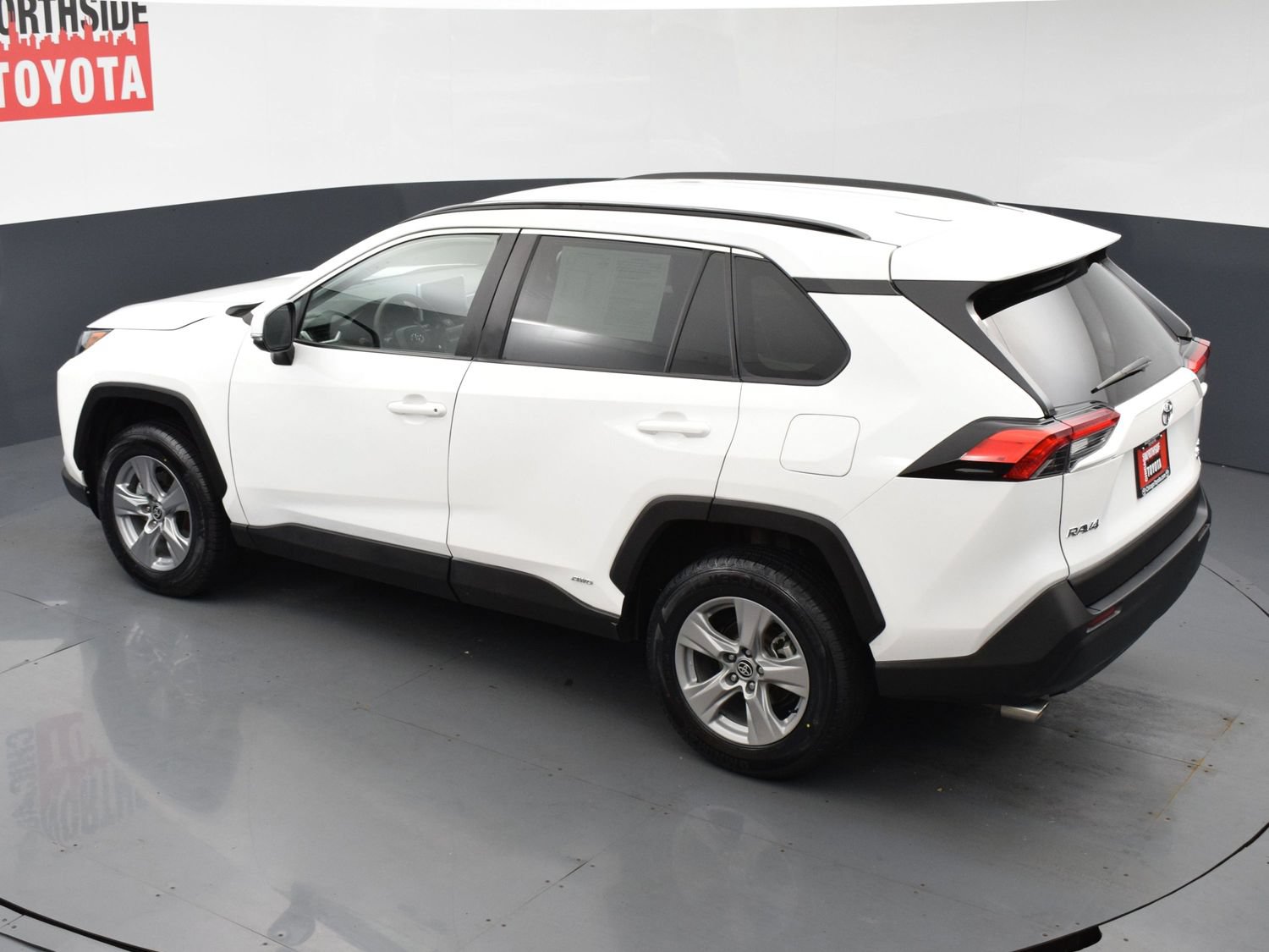 Used 2025 Toyota RAV4 XLE AWD/4WD image 18