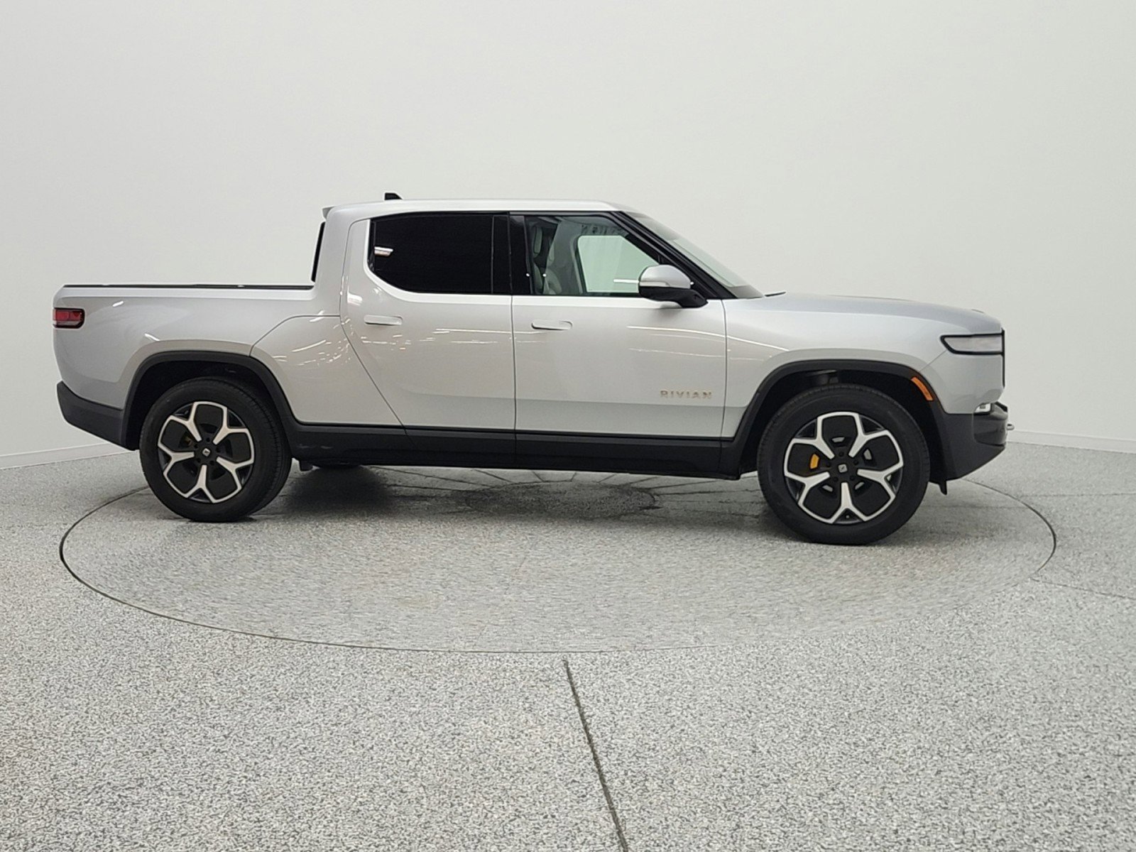 Used 2023 Rivian R1T Adventure image 4