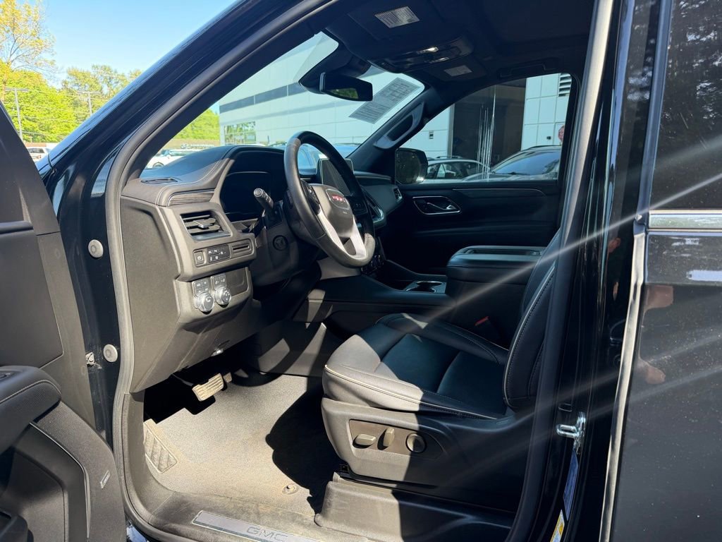 Used 2023 GMC Yukon SLT w/ SLT Premium Package AWD/4WD image 10
