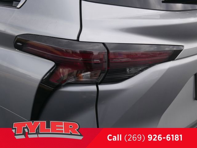 Used 2024 Toyota Sienna XLE FWD image 12