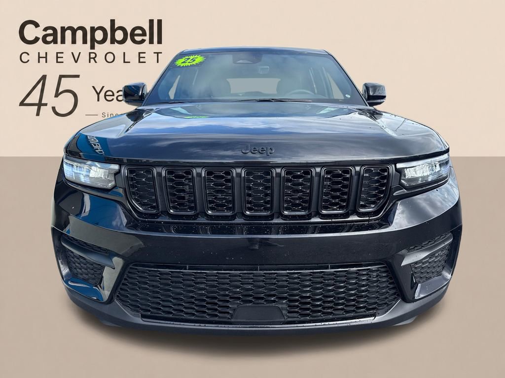 Used 2025 Jeep Grand Cherokee Altitude AWD/4WD image 9