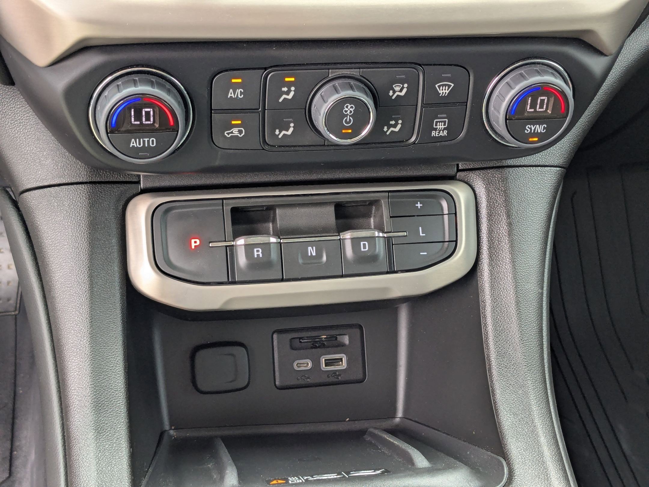 Used 2022 GMC Acadia Denali w/ Denali Technology Package image 27