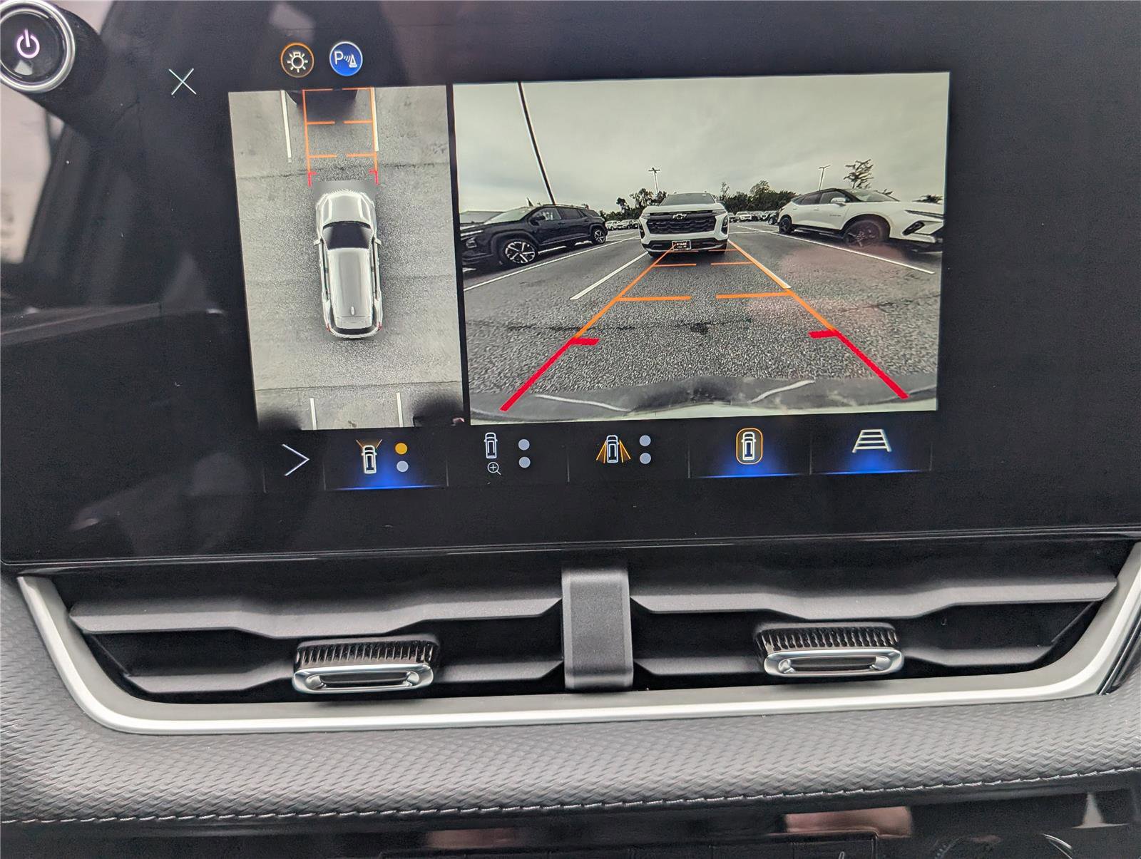 New 2026 Chevrolet Equinox LT w/ Safety and Technology Package AWD/4WD image 23