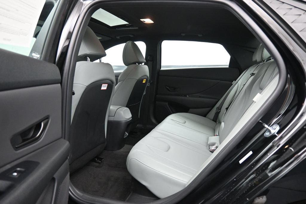 Certified 2026 Hyundai Elantra Limited w/ Cargo Package FWD image 25