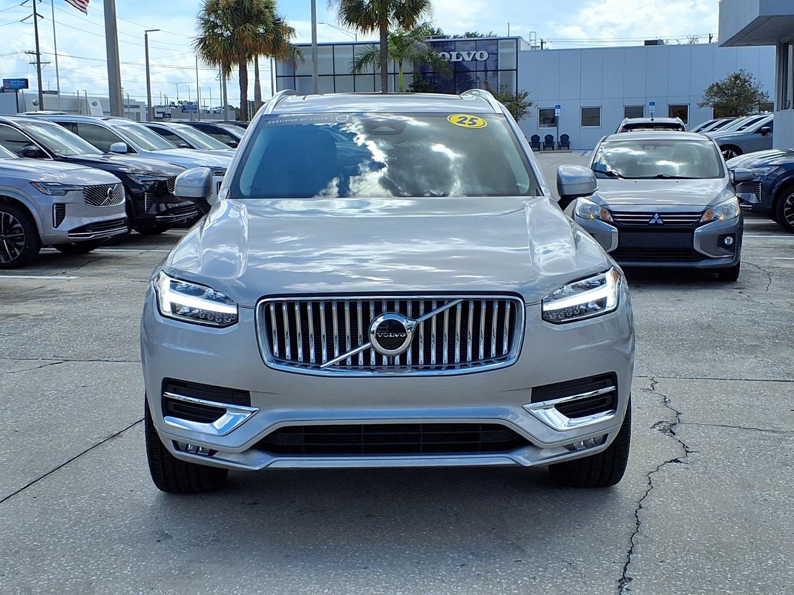 Certified 2025 Volvo XC90 B5 Core AWD/4WD image 2