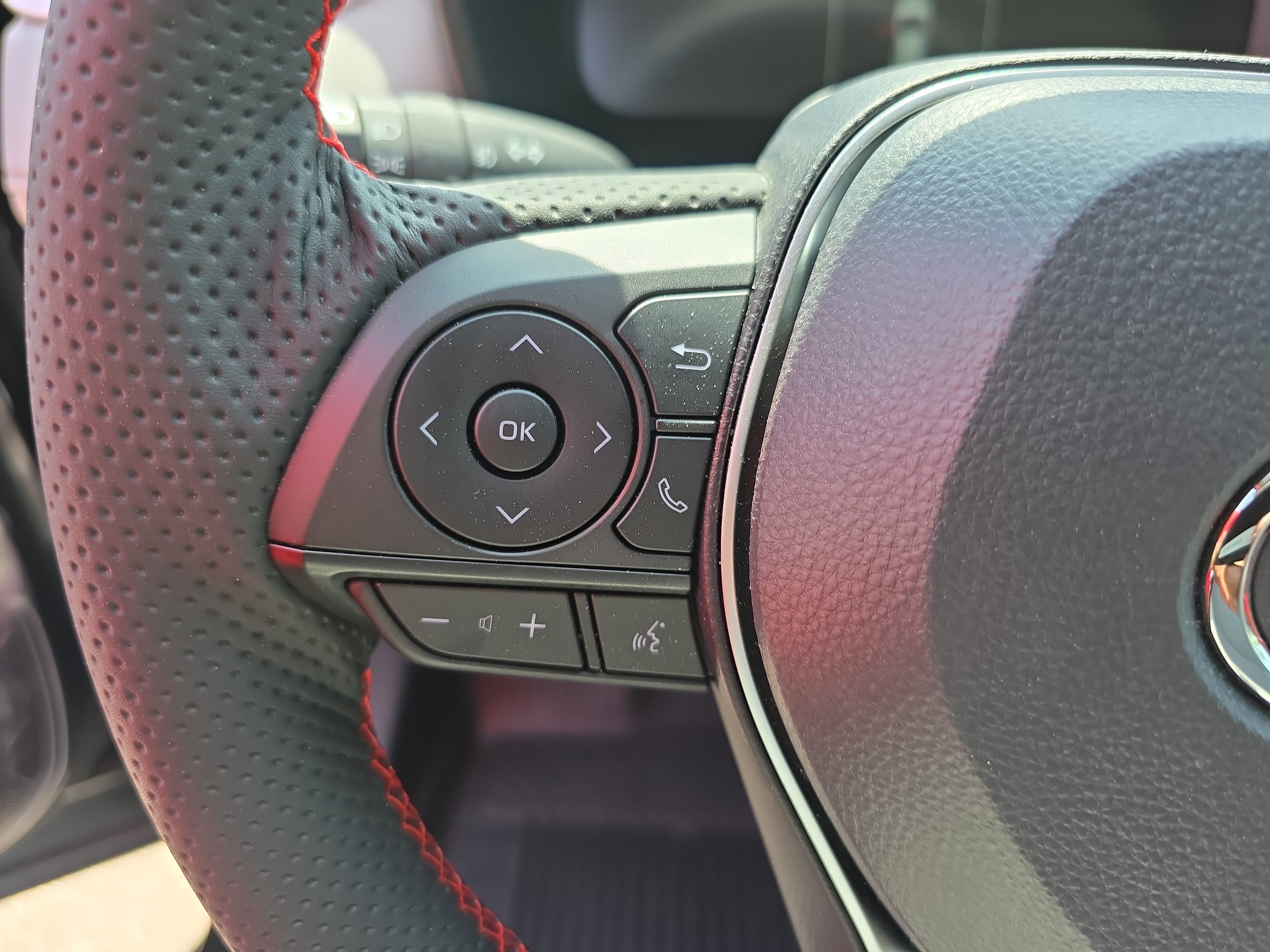 Used 2025 Toyota RAV4 Limited image 18