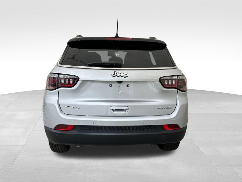 Used 2025 Jeep Compass Limited AWD/4WD image 4