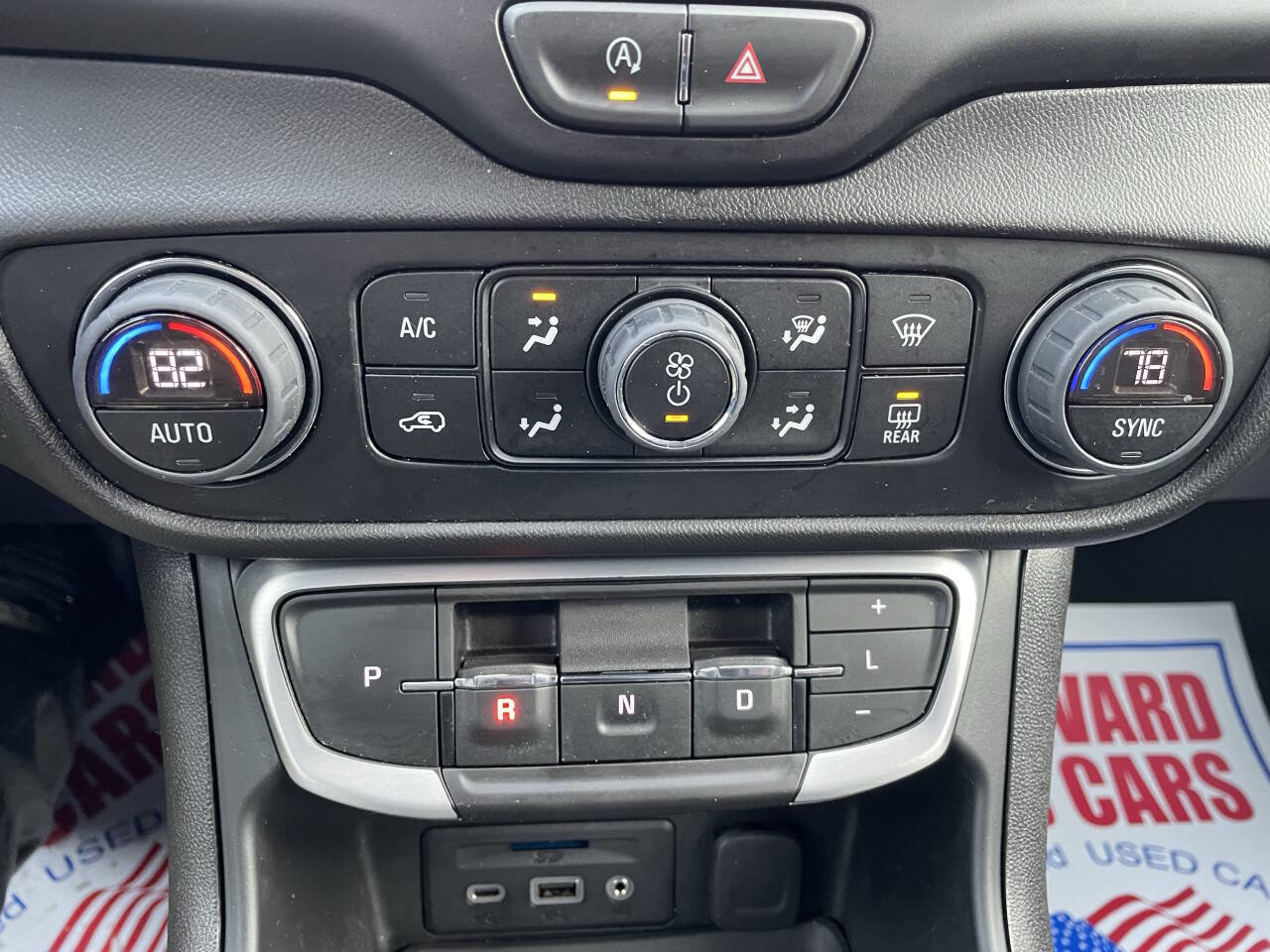 Used 2023 GMC Terrain SLT image 23